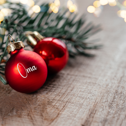 Weihnachtskugel aus Glas mit Namen personalisiert